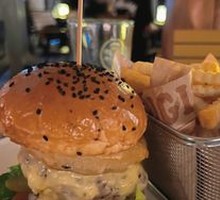 Classic Mini Wagyu Burger