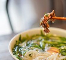 Stir-Fried Beef Noodle Soup