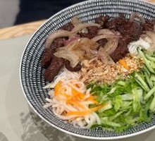 Dice Beef with Golden Edge Noodles