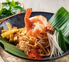 Shrimp Stir-Fried with Gold Edge Noodles