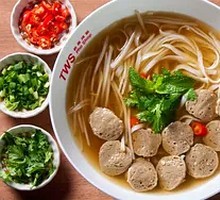 Vietnamese Beef Ball Noodle Soup