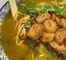 Sour Cabbage Pork Intestine Noodles
