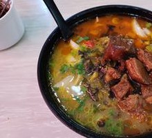 Sour Cabbage Braised Beef Knife-Sliced Noodles