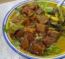Sour Cabbage Braised Beef Noodles
