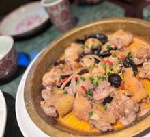 Steamed Qingyuan Chicken with Head Cabbage in Copper Plate