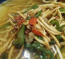 Bamboo Shoots and Green Pepper Noodles with Pork Strips