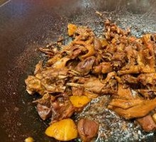 Stewed Goose in Iron Pot