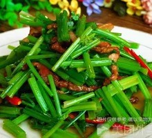 Stir-fried celery with shredded pork