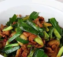 Stir-Fried Pork Shreds with Garlic Chives