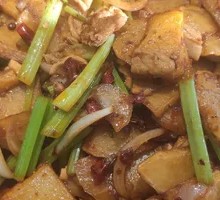 Potato Stir-fried with Pork Slices