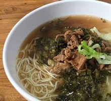 Pickled Cabbage and Pork Noodles
