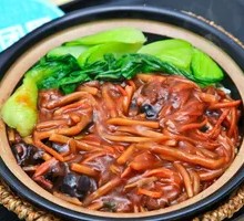 鱼香肉丝煲仔饭