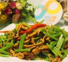 Stir-fried celery with pork