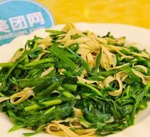 Stir-fried Tofu Skin with Leeks