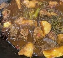 Stewed Pork Ribs in Iron Pot