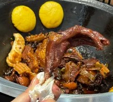 Stewed Goose in Iron Pot