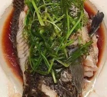 Steamed Pearl Bass with Rice and Shrimp