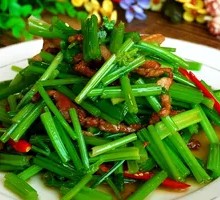 Stir-fried celery with shredded pork