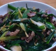 Stir-fried Chicken Offal with Garlic Greens