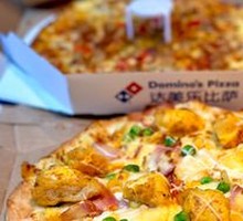 Golden Salted Egg Yolk Chicken Pizza