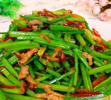 Celery and Pork Rice in Clay Pot