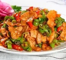 Green Pepper Stir-fried Pork with Rice in Clay Pot