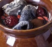 Clay Pot Chicken Soup with Goji Berries