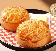 Bakery Pineapple Bun with Crab Meat