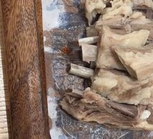 Hand-grabbed Lamb Ribs
