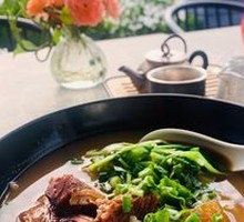 Braised Pork and Tendon Noodles