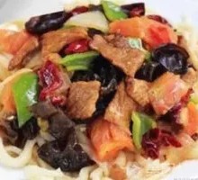 木耳炒肉盖浇面