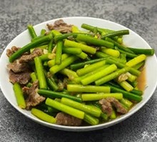 蒜苔牛肉盖浇饭