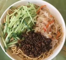 Fried Sauce Noodles with Braised Spare Ribs