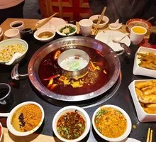 Wu Family Double-Flavor Hot Pot
