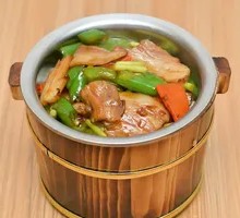 Braised Pork with Chinese Cabbage in Wooden Bucket Rice