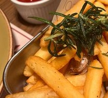 炸薯条配番茄沙司