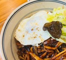 Sauce-Braised Eel Noodles