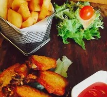 Chicken Wings with Fries