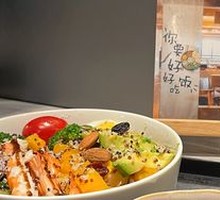 Fresh Shrimp and Mango Salad