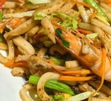 Stir-Fried Rice Noodles with Seafood