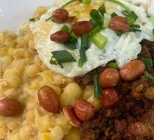 Special Broad Noodles with Pea and Pork Sauce