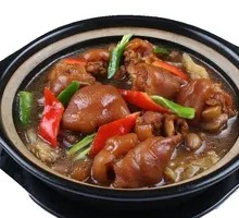 Braised Pig's Feet in Yellow Sauce