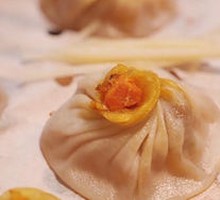 Homemade Hand-Deconstructed Crab Roe Steamed Buns
