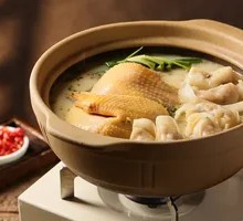 Braised Chicken with Dumplings in Clay Pot