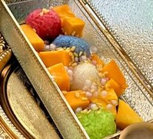 Mango Sticky Rice in Pearl Box