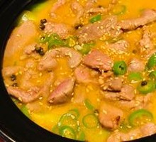 Sliced Beef with Green Peppercorn Sauce