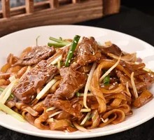 Stir-Fried Beef with Rice Noodles