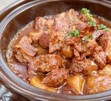 Braised Beef Brisket with Small Potatoes