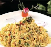 Stir-fried Eggs with Earth Moss