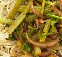 Stir-Fried Yellow Beef Noodles